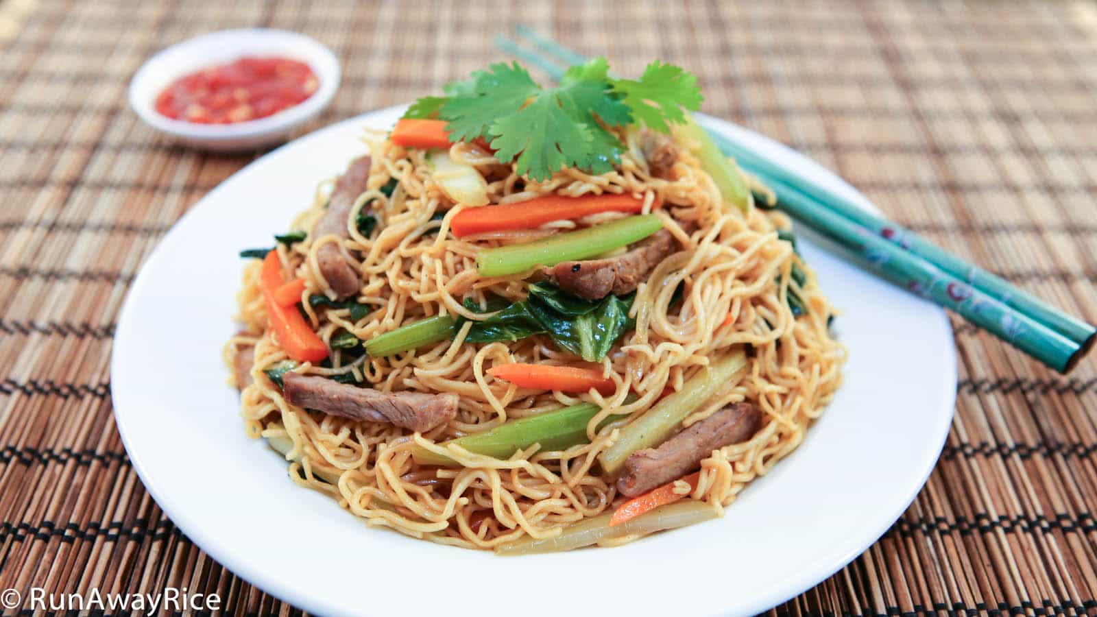 Stir-fried egg noodles